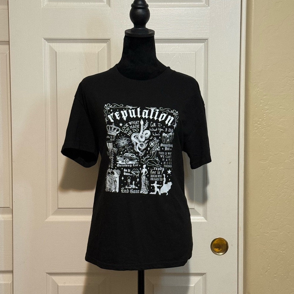 Taylor Swift Reputation Black Graphic T-Shirt